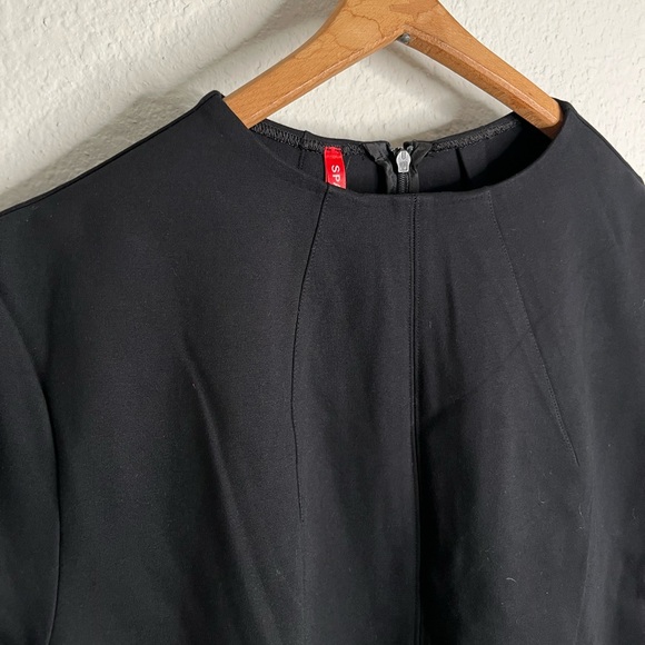 SPANX THE PERFECT FUNNEL SHORT-SLEEVE TOP IN CLASSIC BLACK - Picture 6 of 10